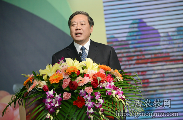桂林市副市长谢灵忠推介桂林名特优农产品